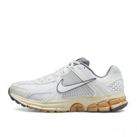 Nike - Zoom Vomero 5 - Sneakers - thegoodlife.