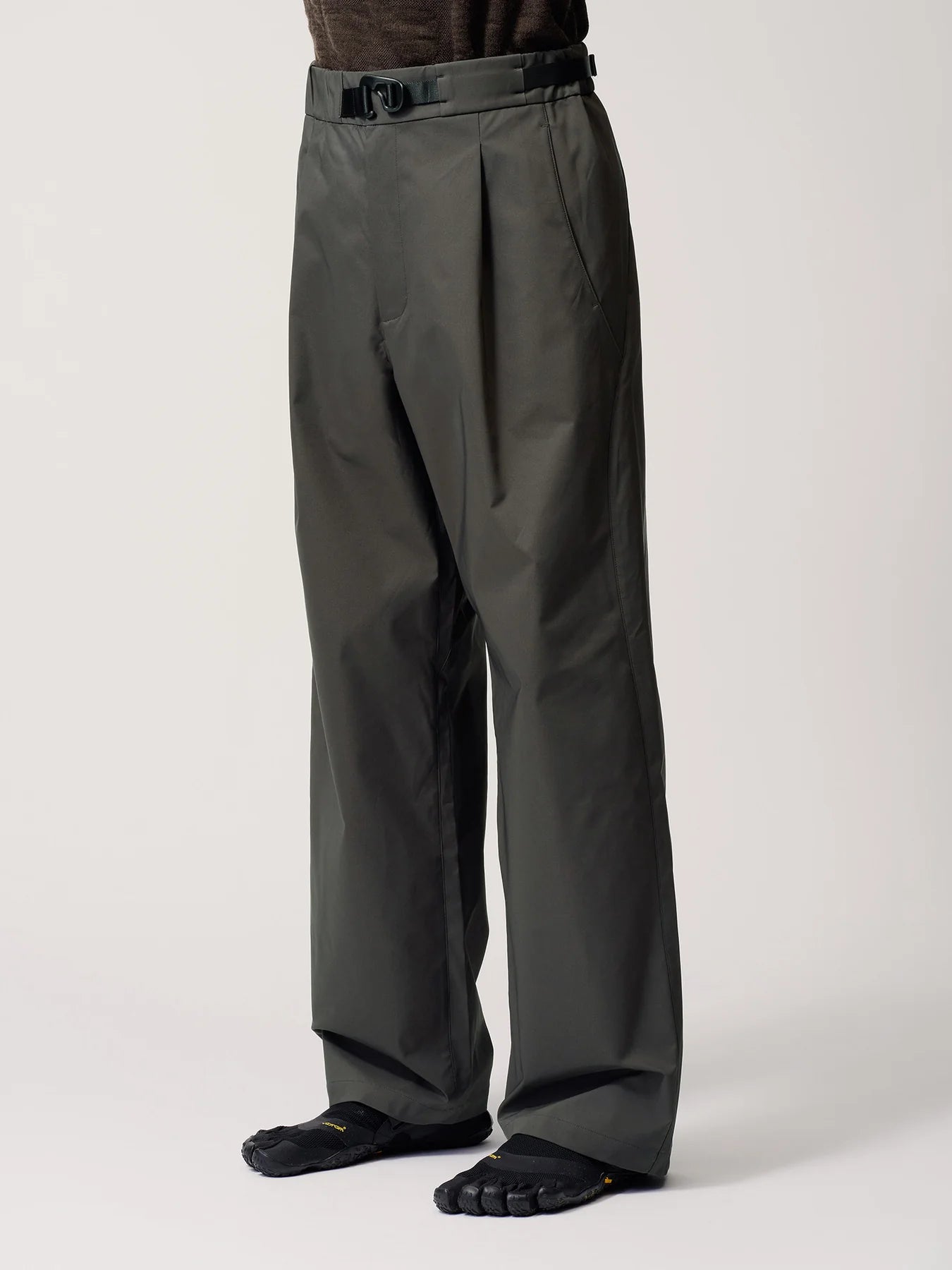 Goldwin 0 - Buckle Straight Leg Pants - Pants - thegoodlife.